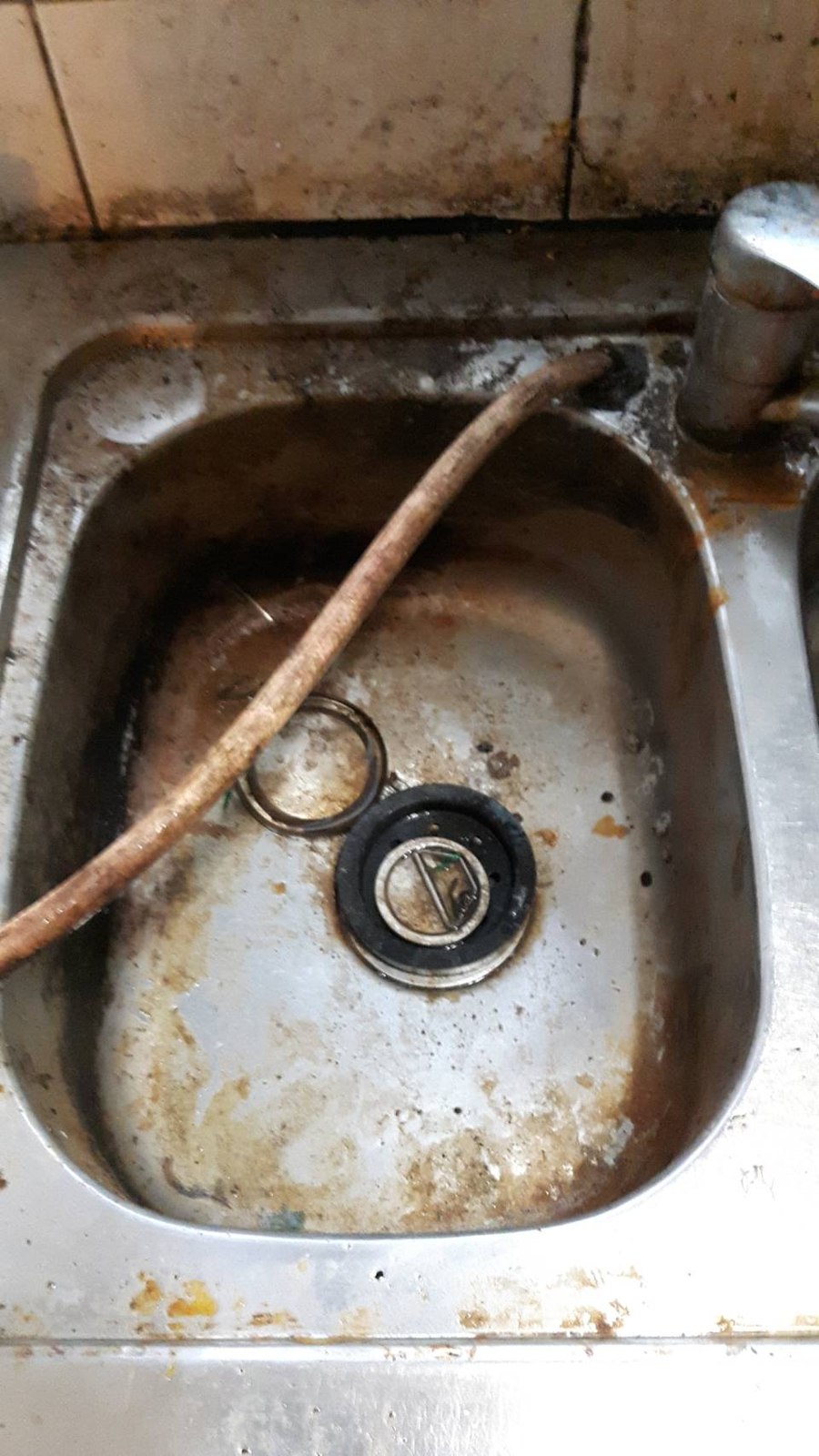 台中大里區廚房水槽除垢清潔