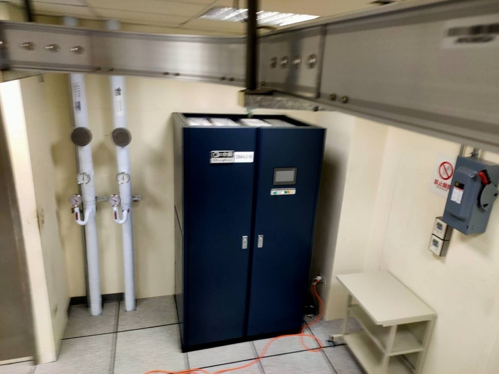 台中工業區機房設備與地板清潔 清潔實績照片5